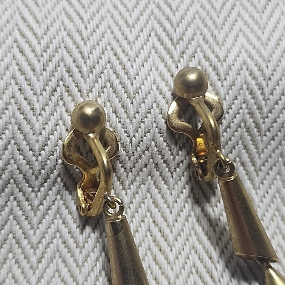 PAT CLIP ON EARRINGS GOLD TONE 22K VINTAGE - Picture 4 of 5